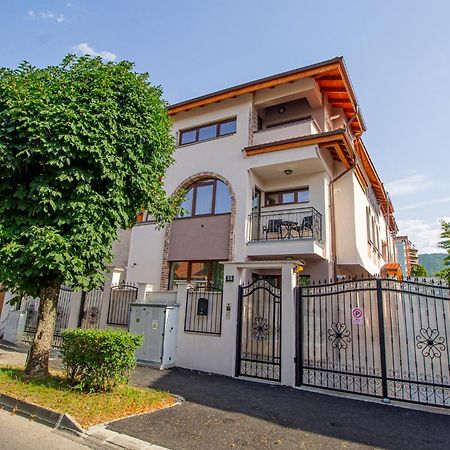 Cozy Brand New Boutique Aparthotel Brasov Ngoại thất bức ảnh