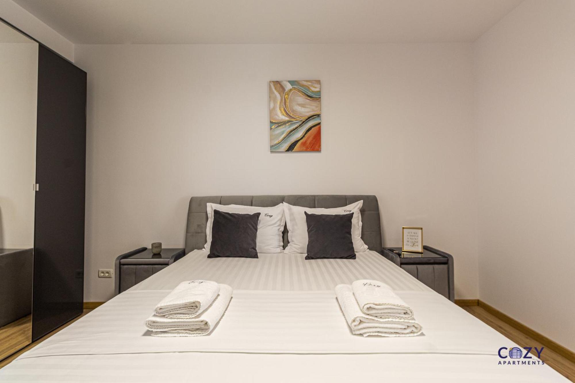 Cozy Brand New Boutique Aparthotel Brasov Ngoại thất bức ảnh