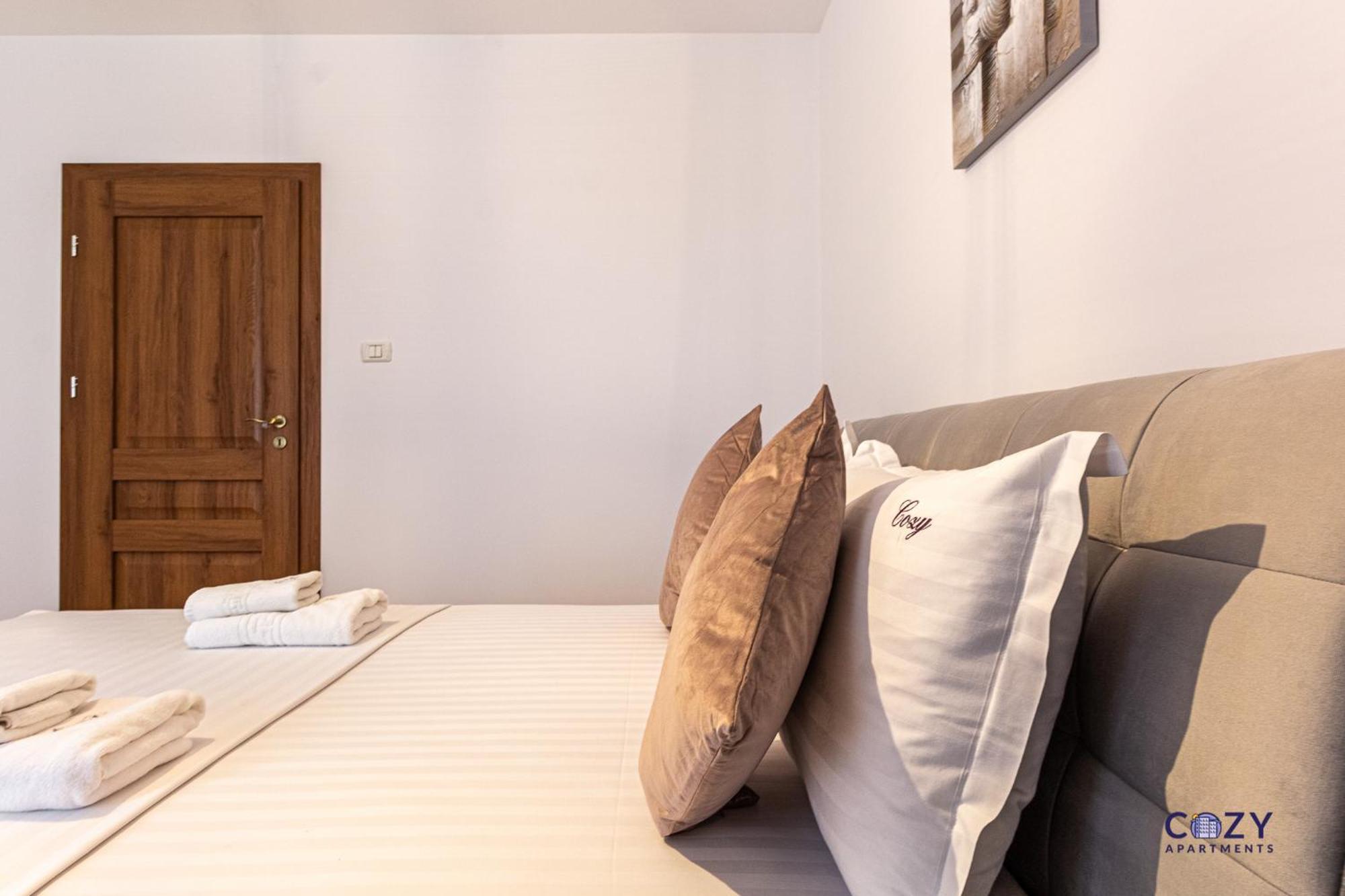 Cozy Brand New Boutique Aparthotel Brasov Ngoại thất bức ảnh